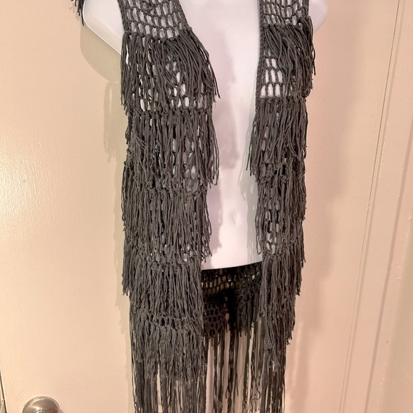 Umgee USA fringe charcoal gray boho vest! - Picture 2 of 14